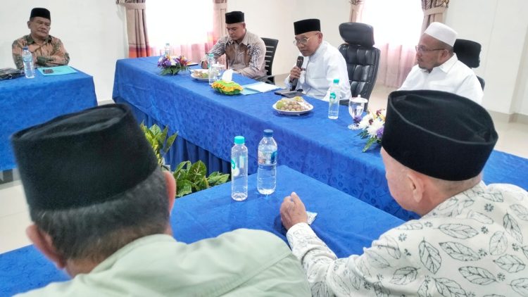Bupati Simalungun Bahas Kemajuan Masjid Agung Al-Munawwaroh Bersama Pengurus Bupati Simalungun Bahas Kemajuan Masjid Agung Al-Munawwaroh Bersama Pengurus
