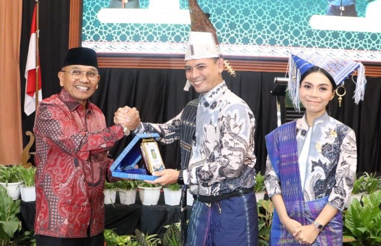 Bupati Simalungun Bersama Wakil Bupati dan Jajaran Forkopimda Hadiri Acara Pisah Sambut Dandim 0207/Sml Bupati Simalungun Bersama Wakil Bupati dan Jajaran Forkopimda Hadiri Acara Pisah Sambut Dandim 0207/Sml
