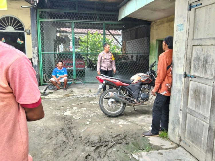 Bhabinkamtibmas Polsek Siantar Utara Sambang Kamtibmas di Jalan SM Raja Konsep Otomatis