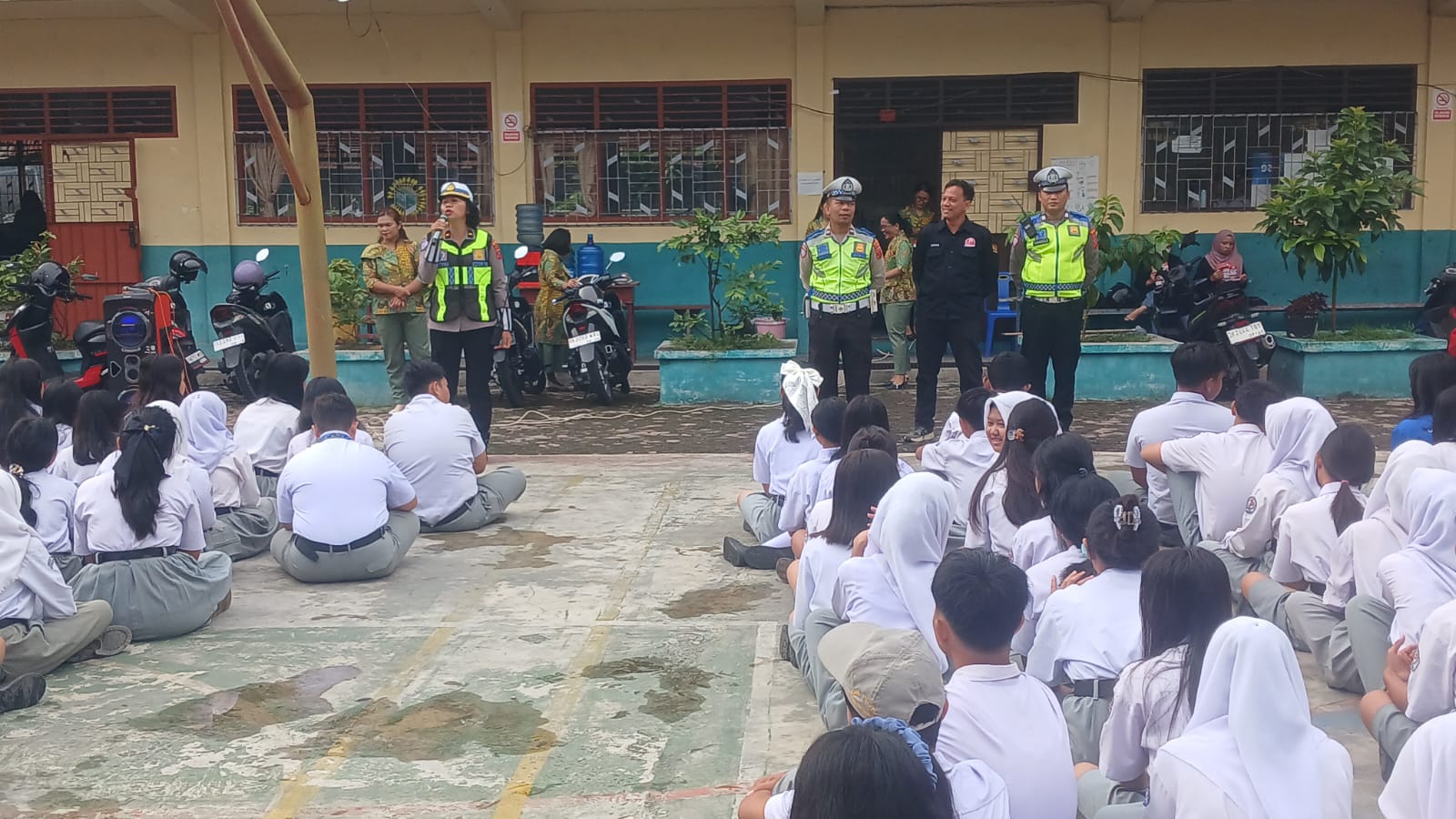 Sat Lantas Polres Pematangsiantar Berikan Imbauan dan Dikmas Lantas di SMK/SMA Swasta YP Pelita
