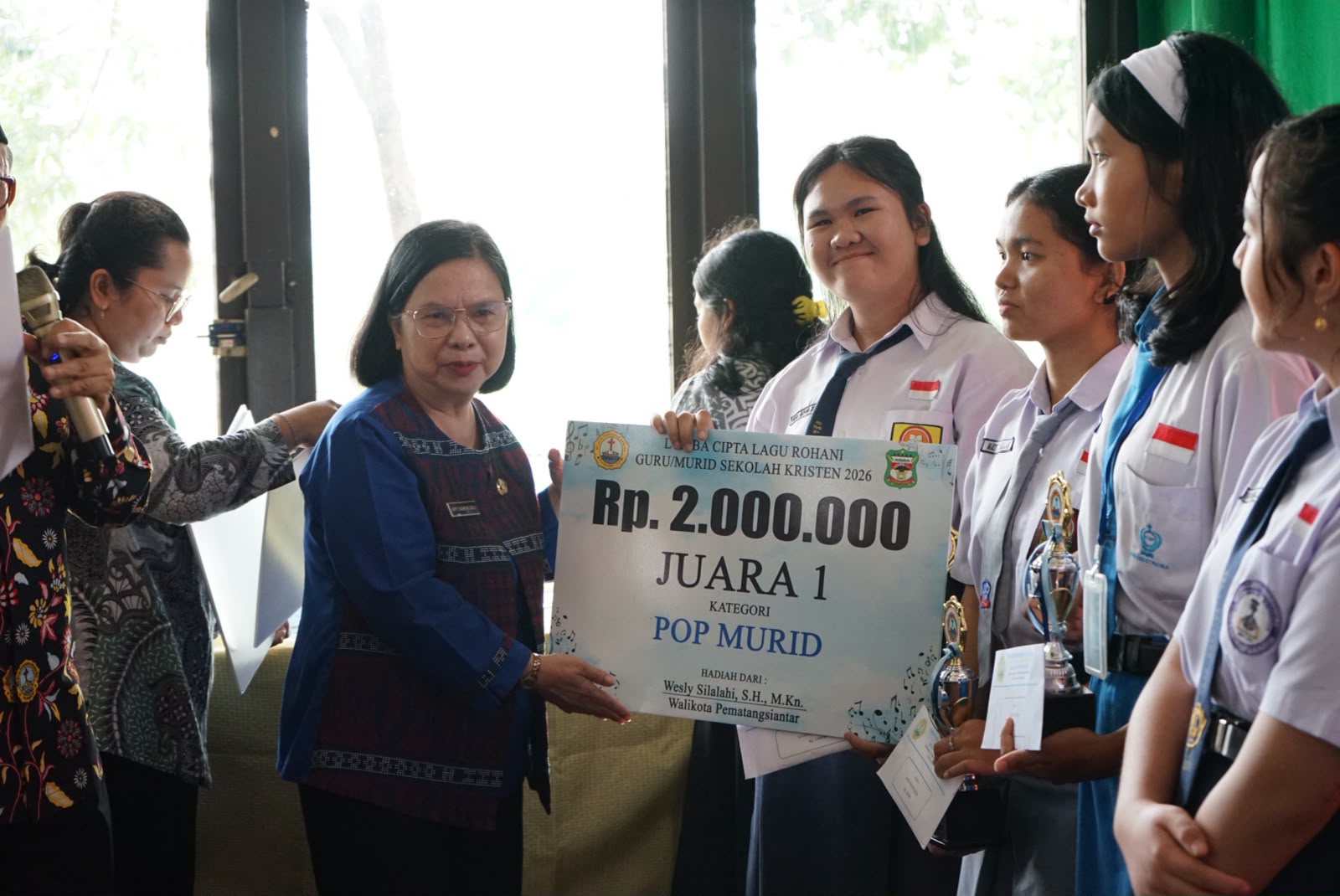 Wali Kota Pematangsiantar Diwakili Staf Ahli Bidang Pemerintahan Membuka Lomba Cipta Lagu Rohani Guru dan Siswa Kristen
