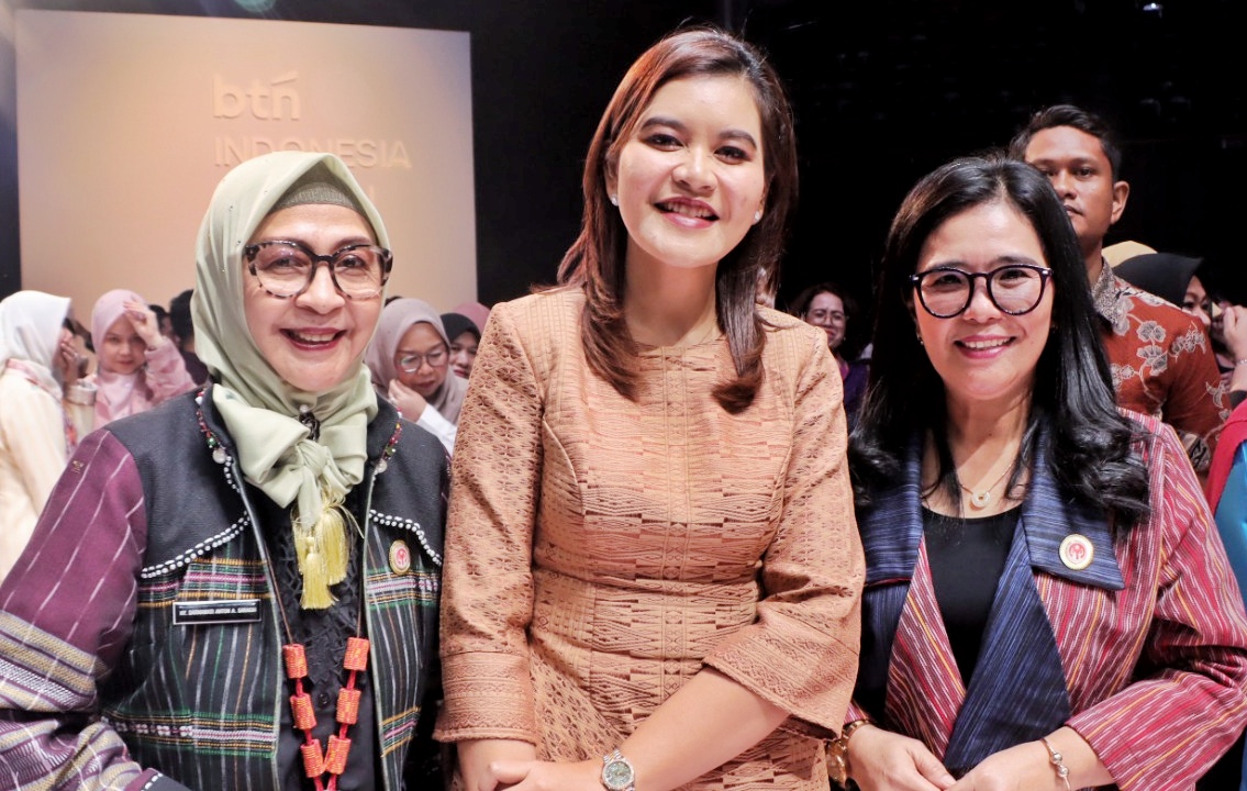 Dekranasda Simalungun Promosikan Wastra Khas Daerah di Acara BTN Indonesia Fashion Week 2026