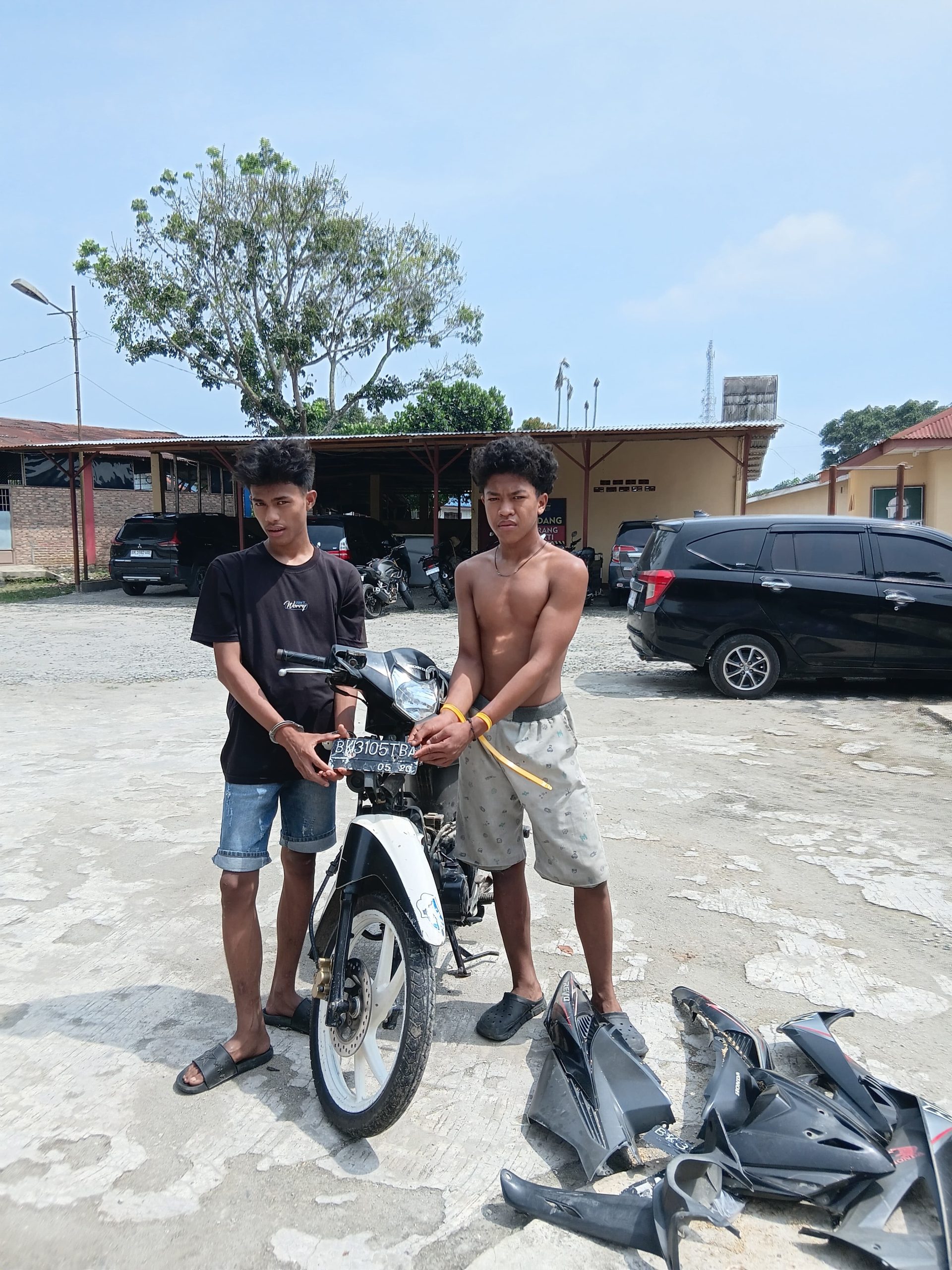 Polsek Dolok Batu Nanggar Ringkus  Abang Beradik Asal Serbalawan, Diduga Pelaku Curanmor 