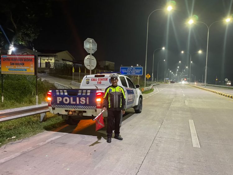 Satlantas Simalungun Gelar Blue Light Patrol Antisipasi Balap Liar dan Begal di Jalur Siantar-Saribudolok Satlantas Simalungun Gelar Blue Light Patrol Antisipasi Balap Liar dan Begal di Jalur Siantar-Saribudolok