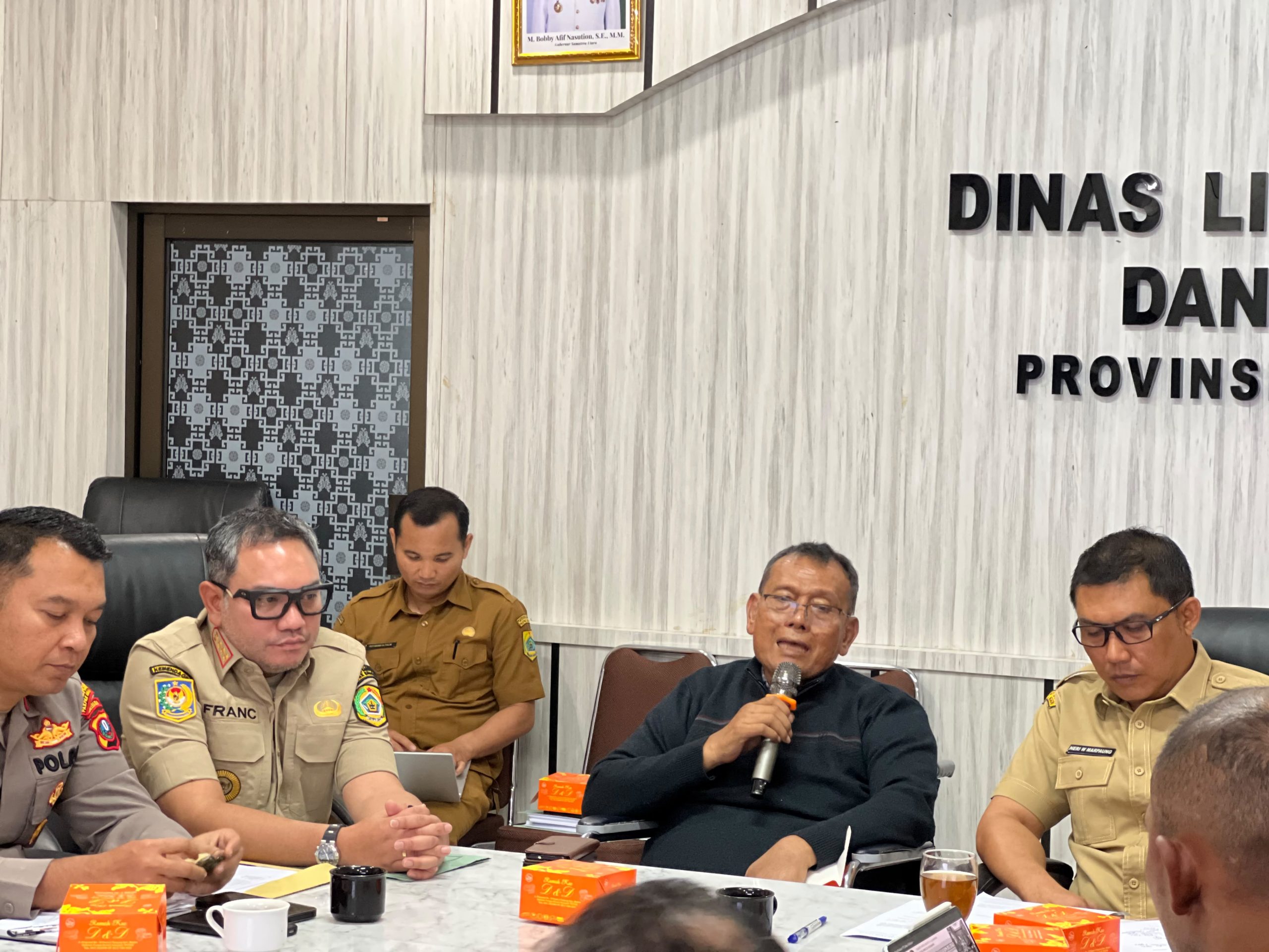 Franc Bernhard Tumanggor Hadiri Rapat Penertiban Kawasan Hutan di Kabupaten Pakpak Bharat dan Dairi Franc Bernhard Tumanggor Hadiri Rapat Penertiban Kawasan Hutan di Kabupaten Pakpak Bharat dan Dairi