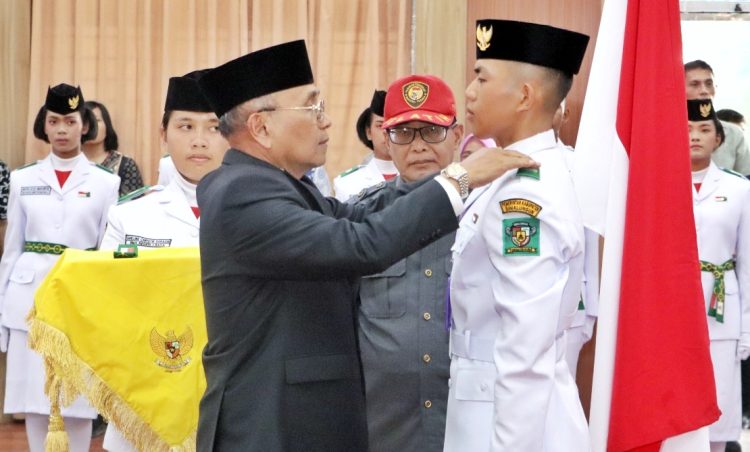 Kukuhkan 50 Anggota Paskibra, Bupati Simalungun: Laksanakan Tugas dengan Penuh Tanggung Jawab Kukuhkan 50 Anggota Paskibra, Bupati Simalungun: Laksanakan Tugas dengan Penuh Tanggung Jawab