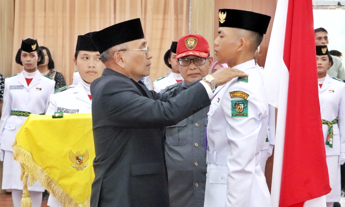 Kukuhkan 50 Anggota Paskibra, Bupati Simalungun: Laksanakan Tugas dengan Penuh Tanggung Jawab Kukuhkan 50 Anggota Paskibra, Bupati Simalungun: Laksanakan Tugas dengan Penuh Tanggung Jawab