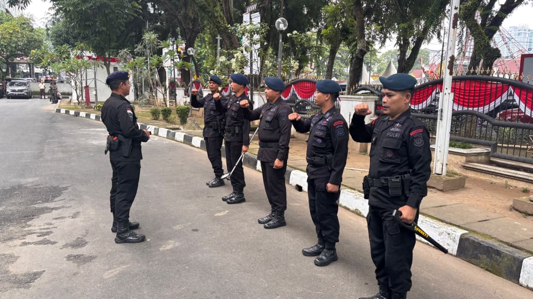 Kawal Kelancaran Agenda Kenegaraan, Tim Jibom-KBR Detasemen Gegana Sterilisasi Gedung DPRD Sumut Jelang Rapat Paripurna HUT RI ke-81