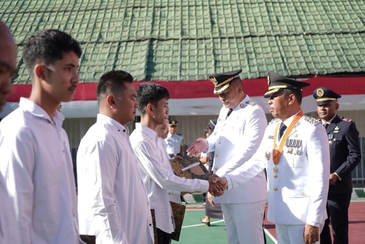 Bupati Toba Pimpin Upacara Pemberian Remisi, 329 WBP Terima RU II Bupati Toba Pimpin Upacara Pemberian Remisi, 329 WBP Terima RU II
