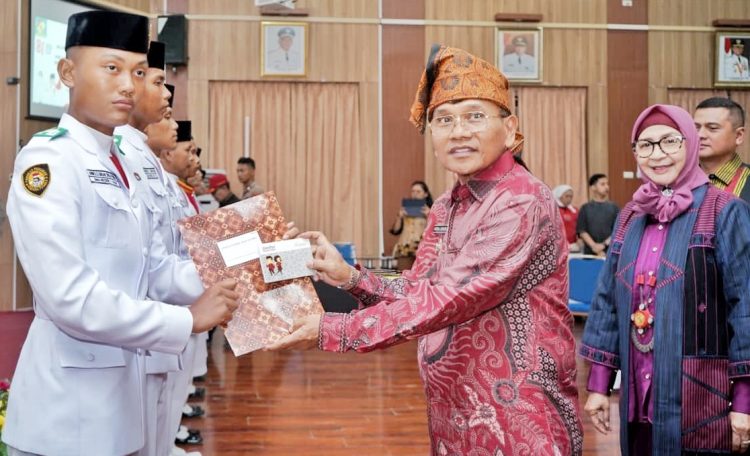 Bupati Simalungun Apresiasi Paskibraka 2026, Sukses Laksanakan Tugas Bupati Simalungun Apresiasi Paskibraka 2026, Sukses Laksanakan Tugas