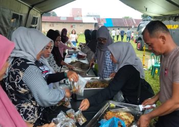 Satuan Brimob Polda Sumut Salurkan 1.000 Porsi Makanan untuk Warga Terdampak Puting Beliung di Medan Johor Satuan Brimob Polda Sumut Salurkan 1.000 Porsi Makanan untuk Warga Terdampak Puting Beliung di Medan Johor