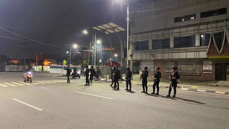 Brimob Polda Sumut dan Polrestabes Medan Patroli Tengah Malam, Sisir Sejumlah Ruas Jalan Antisipasi Gangguan Kamtibmas Brimob Polda Sumut dan Polrestabes Medan Patroli Tengah Malam, Sisir Sejumlah Ruas Jalan Antisipasi Gangguan Kamtibmas