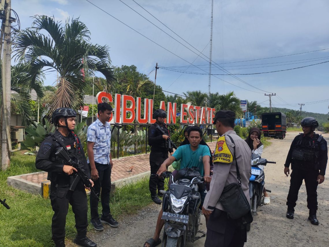 Di Tengah Pengamanan, Brimob Polda Sumut Ingatkan Pengendara Jangan Lupa Pakai Helm