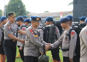Brimob Sumut Bergerak ke Karo, 100 Personel Siap Temani Warga di Tengah Erupsi Gunung Sinabung Brimob Sumut Bergerak ke Karo, 100 Personel Siap Temani Warga di Tengah Erupsi Gunung Sinabung