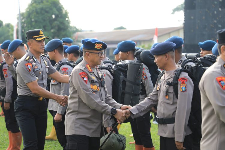 Brimob Sumut Bergerak ke Karo, 100 Personel Siap Temani Warga di Tengah Erupsi Gunung Sinabung Brimob Sumut Bergerak ke Karo, 100 Personel Siap Temani Warga di Tengah Erupsi Gunung Sinabung
