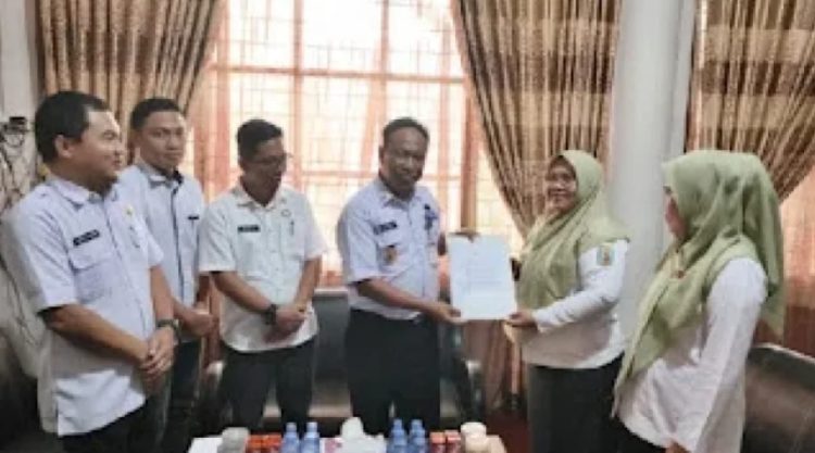 Pemkab Way Kanan Serahkan Usulan Calon Wakil Bupati ke DPRD Pemkab Way Kanan Serahkan Usulan Calon Wakil Bupati ke DPRD