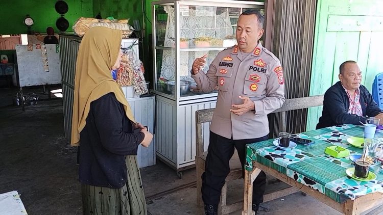 Kapolsek Kerajaan Beserta Anggota Melaksanakan Kegiatan Sambang Warga di Desa Sukaramai Kecamatan Kerajaan
