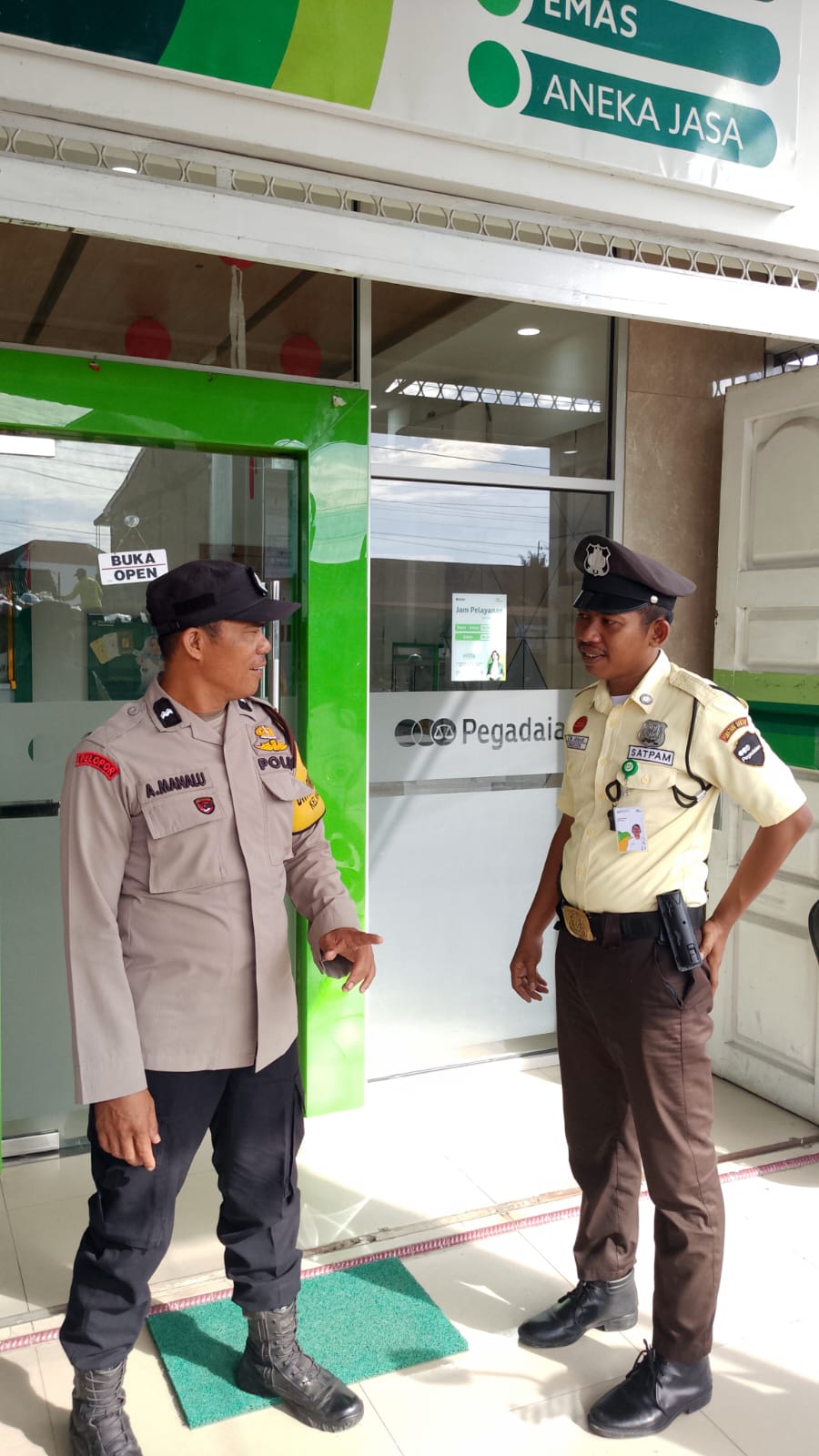 Bhabinkamtibmas Polsek Siantar Marihat Sambang Kamtibmas di Kantor Pegadaian Jalan DI Panjaitan