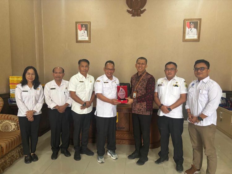 Sekda Pakpak Bharat Mewakili Bupati Pakpak Bharat Menerima Kunjungan Audiensi Direktur Universitas Terbuka Medan