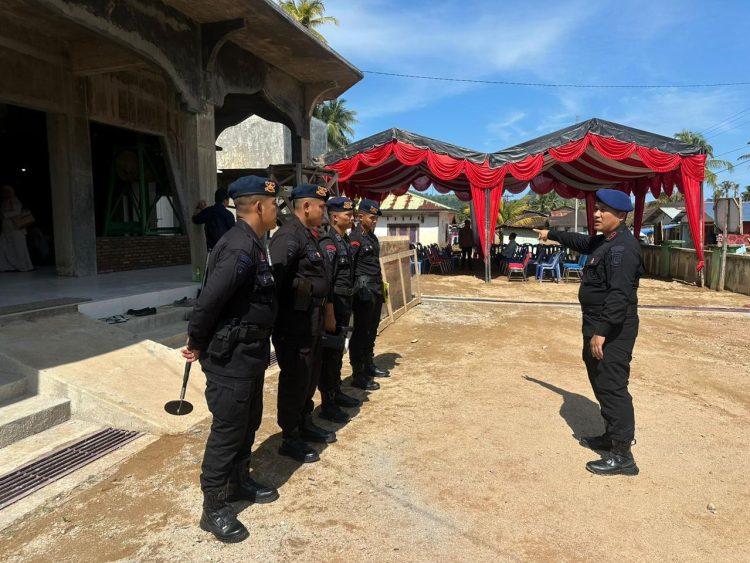 Pastikan Kunjungan RI-2 Aman, Detasemen Gegana Brimob Sterilisasi Sejumlah Lokasi di Sibolga Pastikan Kunjungan RI-2 Aman, Detasemen Gegana Brimob Sterilisasi Sejumlah Lokasi di Sibolga