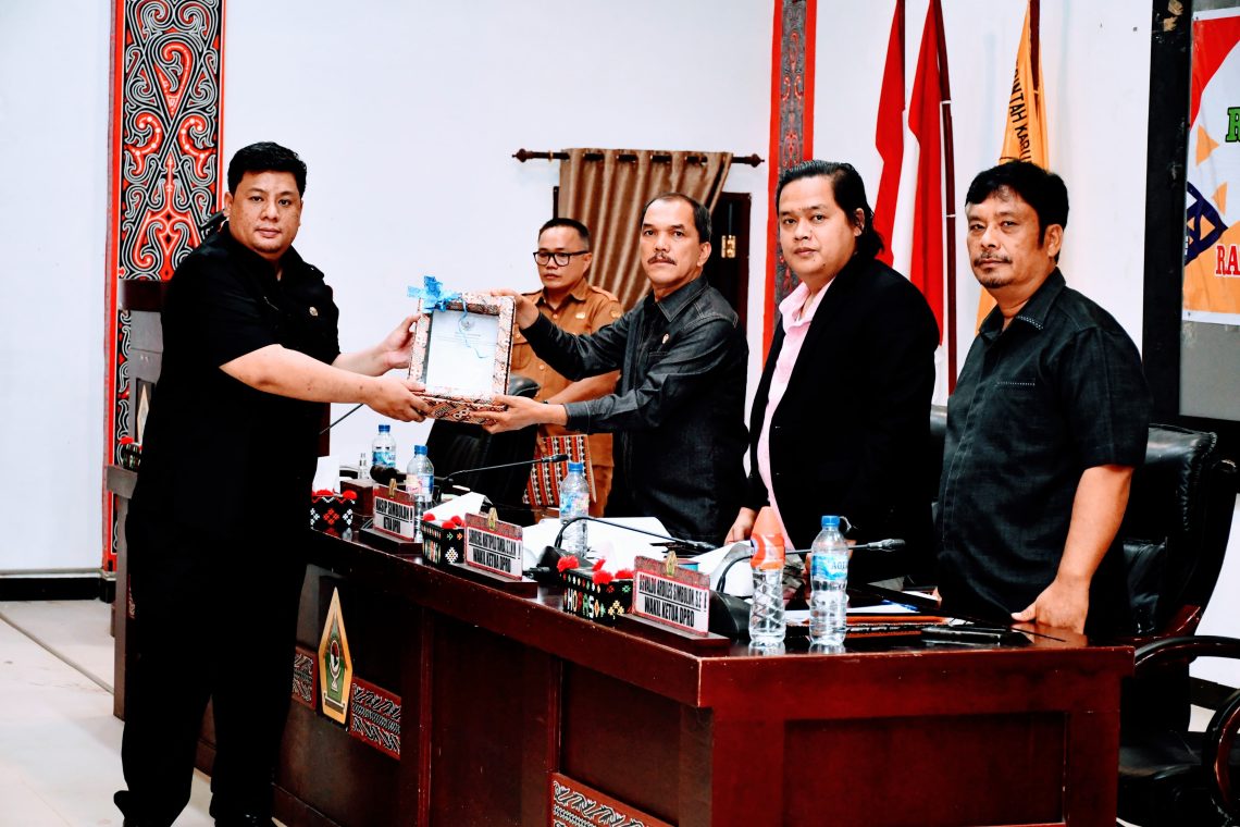Bupati Samosir Sampaikan Nota Pengantar P-KUA dan P-PPAS 2026, Pendapatan Daerah Bertambah Rp 71 Miliar Lebih Bupati Samosir Sampaikan Nota Pengantar P-KUA dan P-PPAS 2026, Pendapatan Daerah Bertambah Rp 71 Miliar Lebih