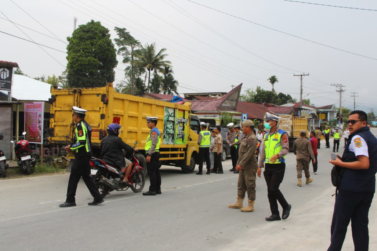Pemkab Pakpak Bharat Mulai Gelar Razia Terpadu Pajak Kendaraan Bermotor/Bea Balik Nama Kendaraan Bermotor Pemkab Pakpak Bharat Mulai Gelar Razia Terpadu Pajak Kendaraan Bermotor/Bea Balik Nama Kendaraan Bermotor