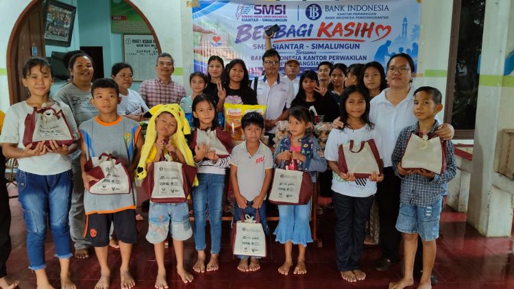 Jelang Pelantikan, SMSI Siantar Simalungun Gandeng Bank Indonesia Pematangsiantar Berbagi Kasih di Panti Asuhan BKM GKPS Jelang Pelantikan, SMSI Siantar Simalungun Gandeng Bank Indonesia Pematangsiantar Berbagi Kasih di Panti Asuhan