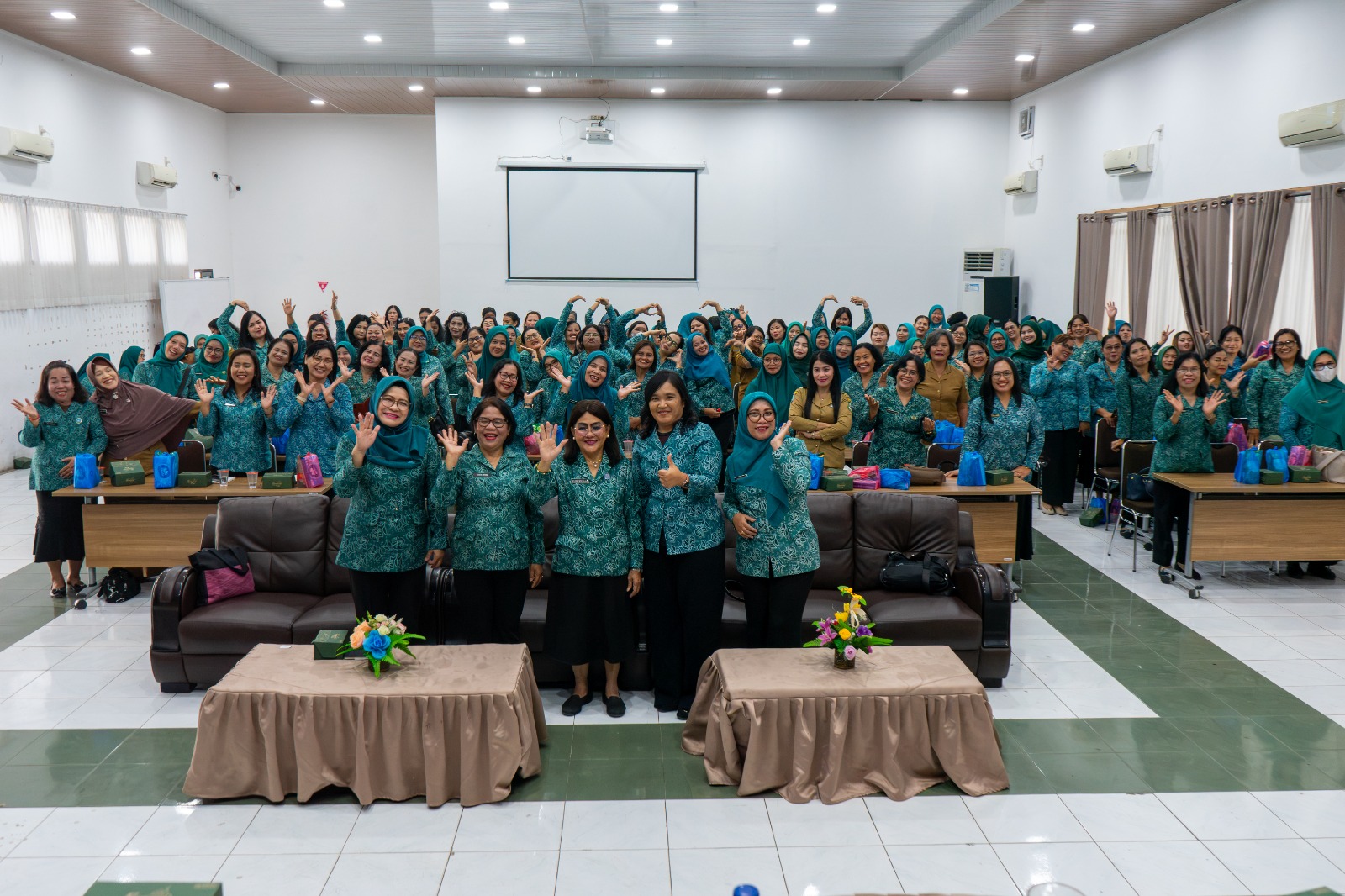 Ketua TP PKK Ny Liswati Wesly Silalahi Menghadiri Pertemuan Bulanan TP PKK Sekaligus Mempersiapkan Penilaian Lomba PHBS