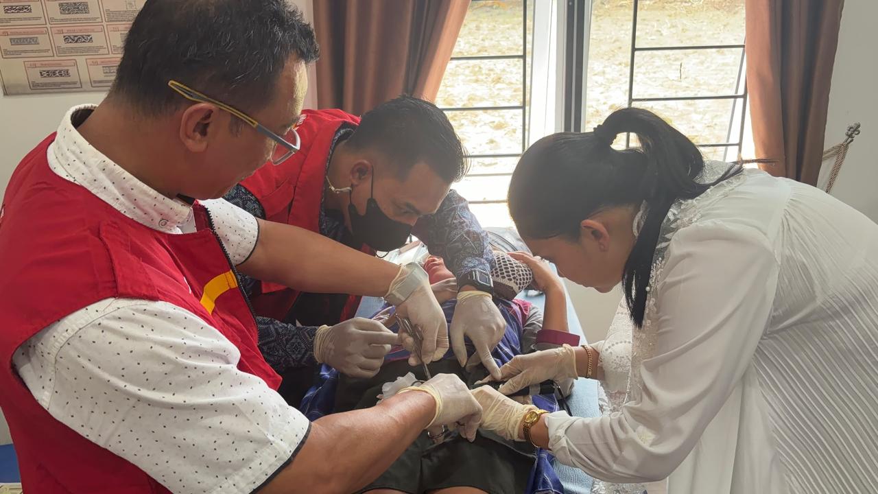 Tak Sekadar Maulid, Pemkab Simalungun Melalui Dinkes Gelar Cek Kesehatan Hingga Sunat Massal