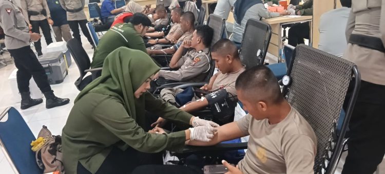 Setetes Darah untuk Kemanusiaan: Generasi Muda Brimob Batalyon A Antusias Ikuti Aksi Donor Darah Setetes Darah untuk Kemanusiaan: Generasi Muda Brimob Batalyon A Antusias Ikuti Aksi Donor Darah