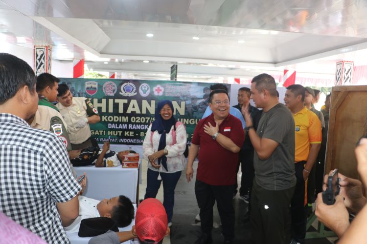 Wali Kota Pematangsiantar Menghadiri Baksoskes Menyambut HUT TNI ke-81 di Wilayah Kodim 0207/Simalungun Wali Kota Pematangsiantar Menghadiri Baksoskes Menyambut HUT TNI ke-81 di Wilayah Kodim 0207/Simalungun
