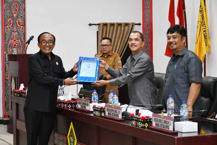 Wabup Ariston Sampaikan Nota Pengantar P-APBD 2026 dan Penyertaan Modal Pada Bank Sumut Wabup Ariston Sampaikan Nota Pengantar P-APBD 2026 dan Penyertaan Modal Pada Bank Sumut