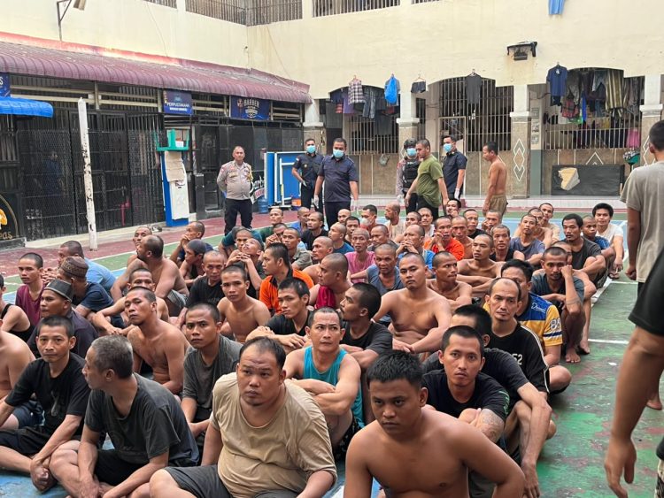 Dukung Penertiban Rutan Labuhan Deli, Detasemen Gegana Brimob Polda Sumut Bersama Lintas Instansi Razia Blok Hunian Dukung Penertiban Rutan Labuhan Deli, Detasemen Gegana Brimob Polda Sumut Bersama Lintas Instansi Razia Blok Hunian