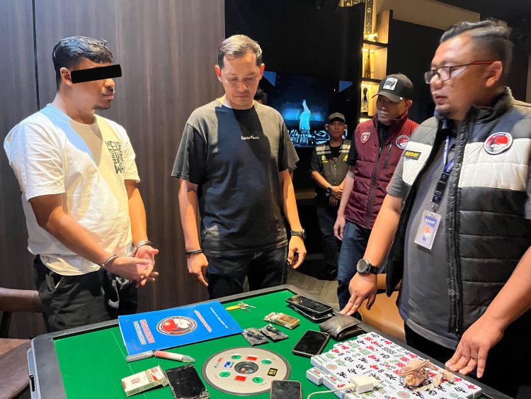 Joint Operation Bareskrim Polri dan Polrestabes Medan Ungkap Peredaran Vape Narkoba di THM Joint Operation Bareskrim Polri dan Polrestabes Medan Ungkap Peredaran Vape Narkoba di THM