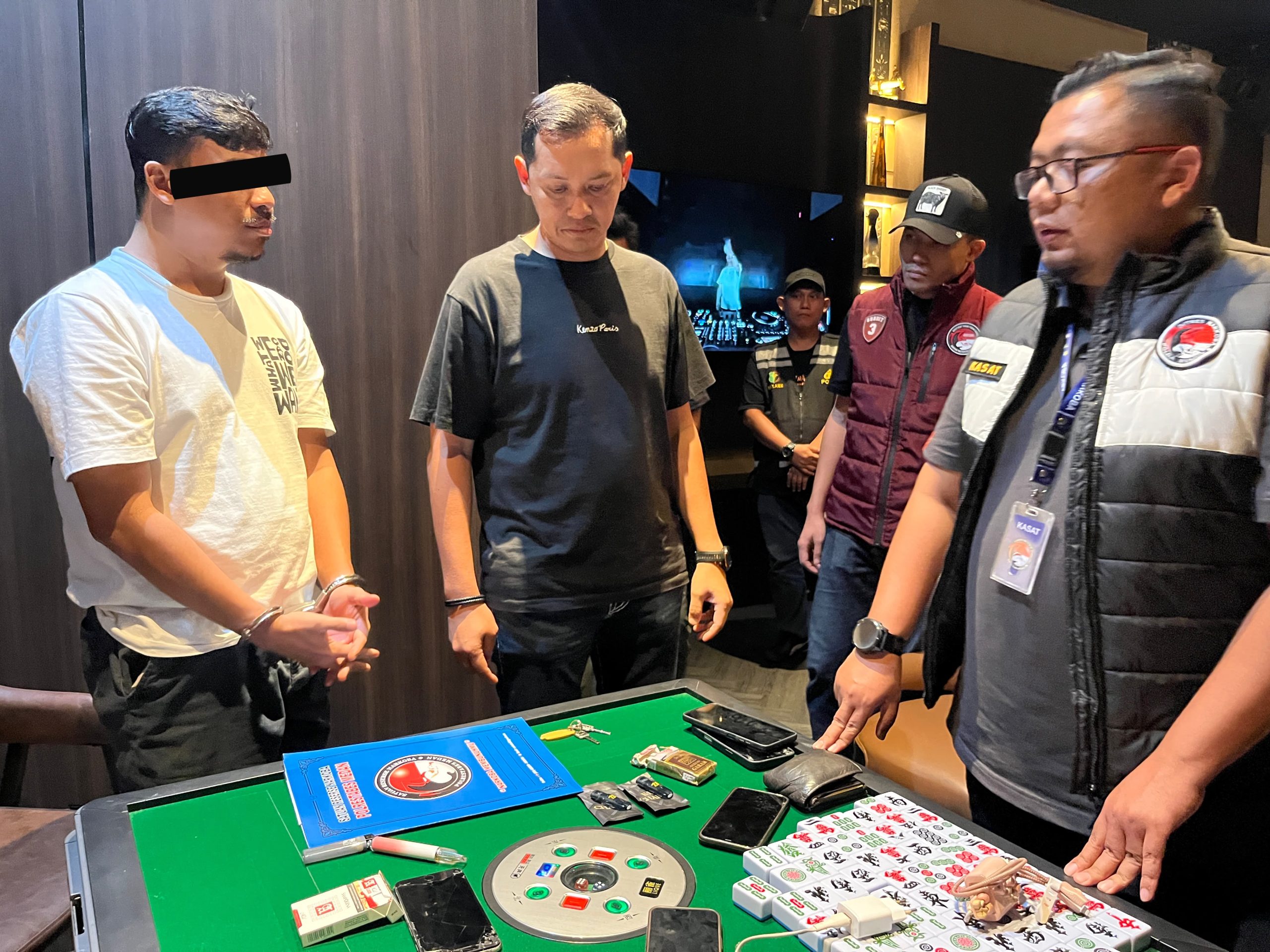 Joint Operation Bareskrim Polri dan Polrestabes Medan Ungkap Peredaran Vape Narkoba di THM Joint Operation Bareskrim Polri dan Polrestabes Medan Ungkap Peredaran Vape Narkoba di THM