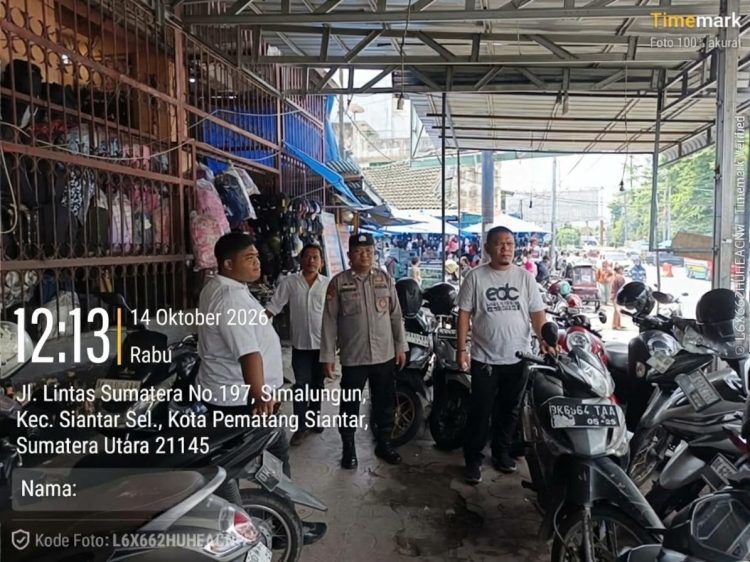 Polsek Siantar Barat Patroli Jalan Kaki Antisipasi 3C di Pasar Horas Polsek Siantar Barat Patroli Jalan Kaki Antisipasi 3C di Pasar Horas
