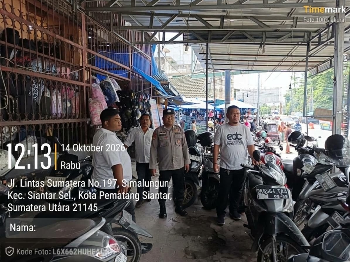Polsek Siantar Barat Patroli Jalan Kaki Antisipasi 3C di Pasar Horas
