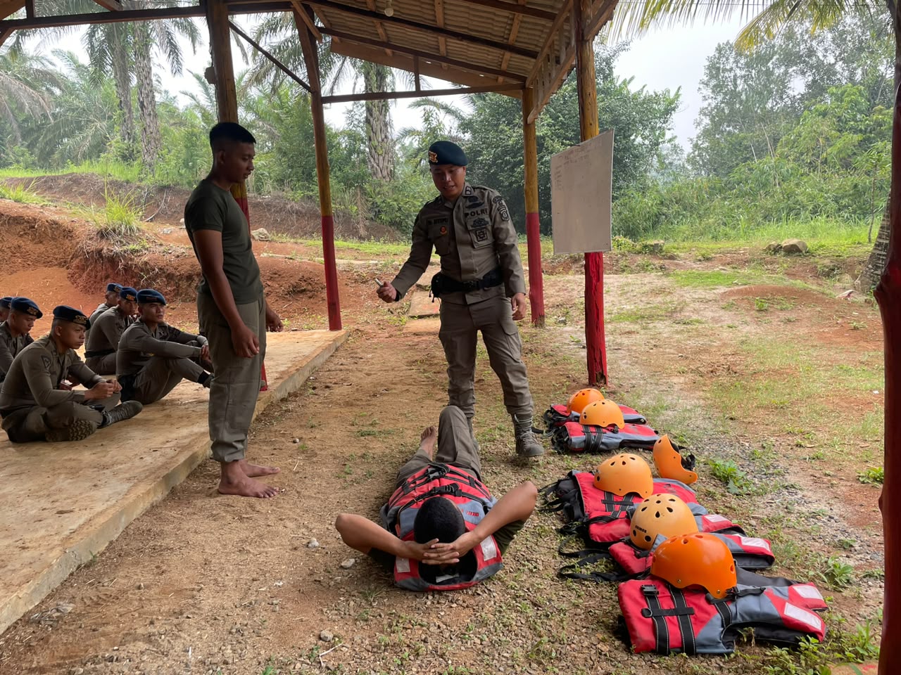 Tingkatkan Kesiapsiagaan, Personel Batalyon C Sat Brimob Polda Sumut Laksanakan Latihan Water Rescue Tingkatkan Kesiapsiagaan, Personel Batalyon C Sat Brimob Polda Sumut Laksanakan Latihan Water Rescue