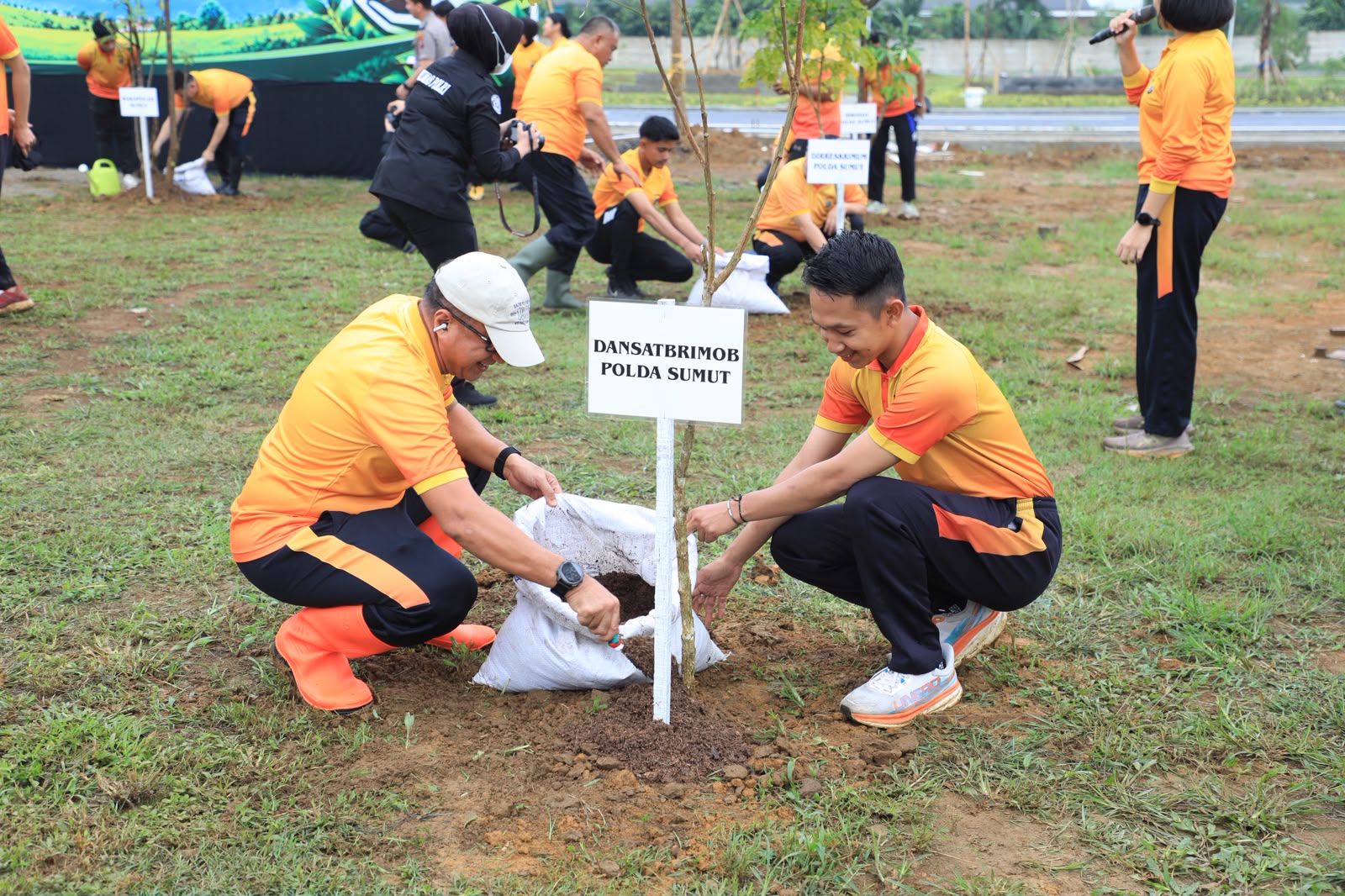 Dansat Brimob Polda Sumut Hadiri Penanaman Pohon, Wujudkan Sumatera Utara yang Lebih Hijau dan Lestari
