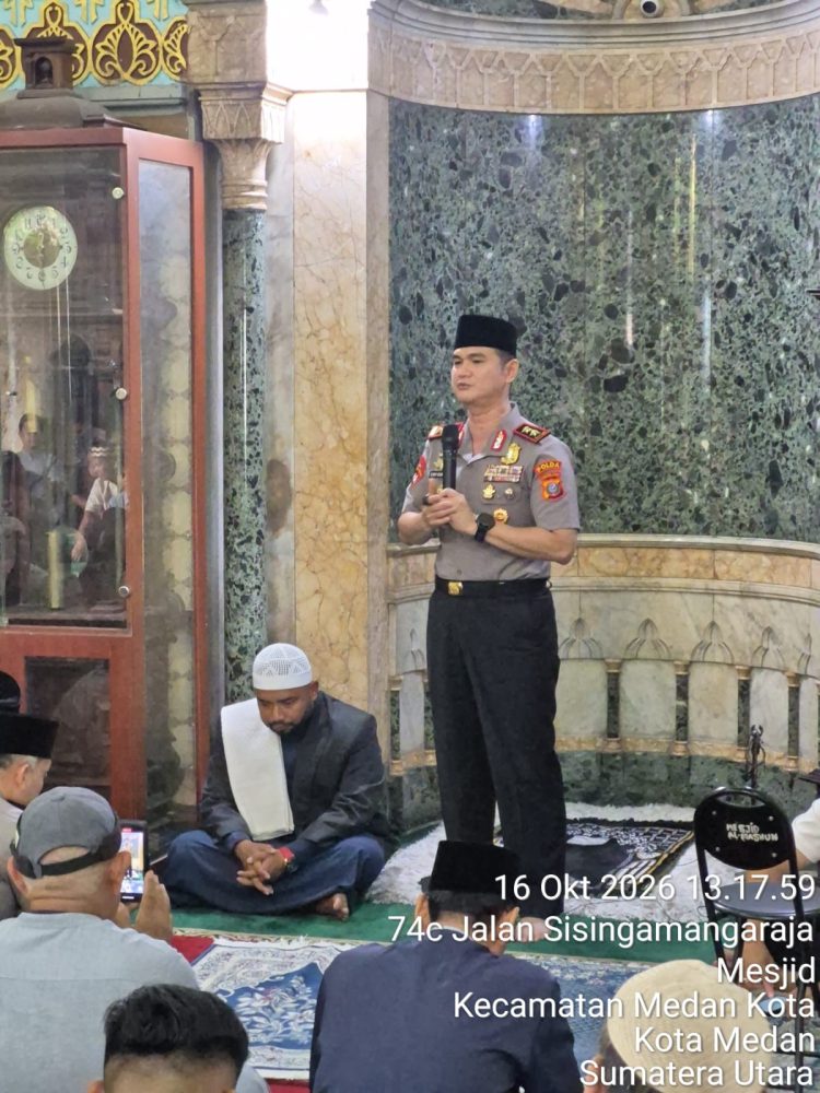 Jumat Keliling di Masjid Ar Rahman, Kapolres Simalungun Serap Aspirasi Warga dan Salurkan Bantuan untuk Kaum Duafa Jumat Keliling di Masjid Ar Rahman, Kapolres Simalungun Serap Aspirasi Warga dan Salurkan Bantuan untuk Kaum Duafa