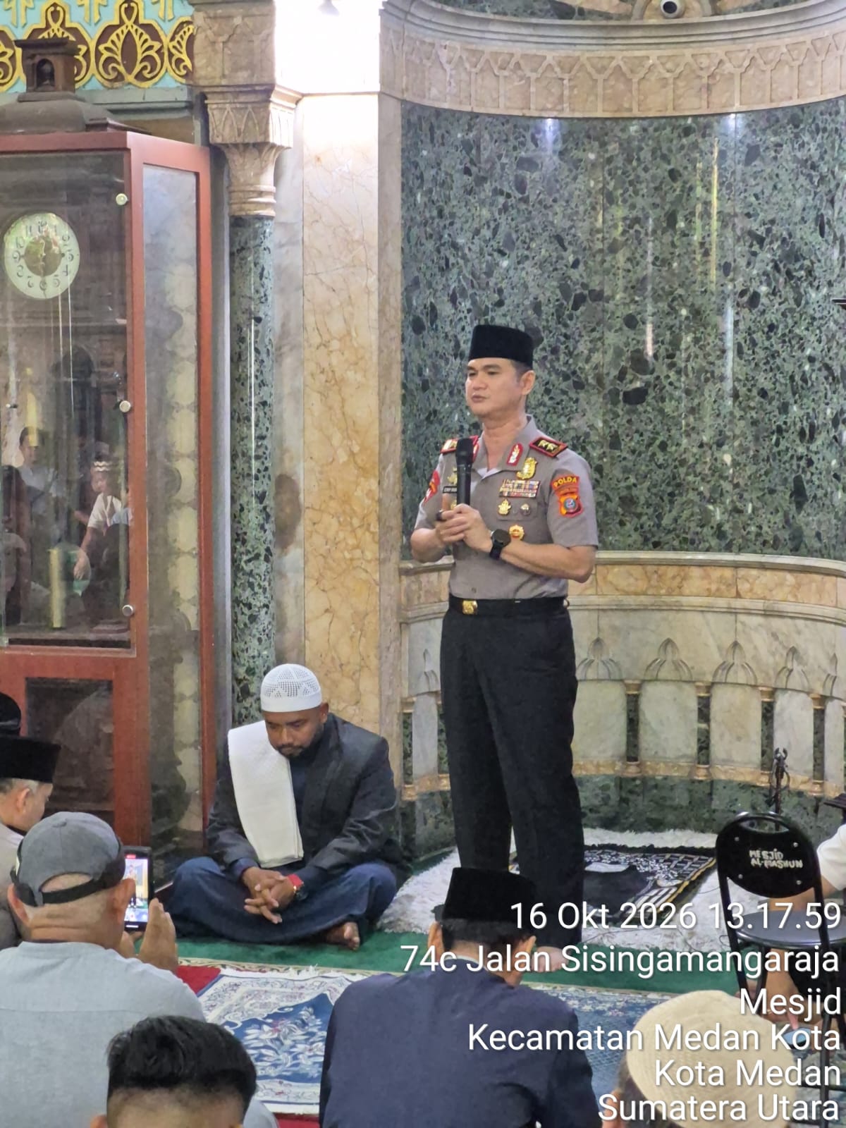 Jumat Keliling di Masjid Ar Rahman, Kapolres Simalungun Serap Aspirasi Warga dan Salurkan Bantuan untuk Kaum Duafa