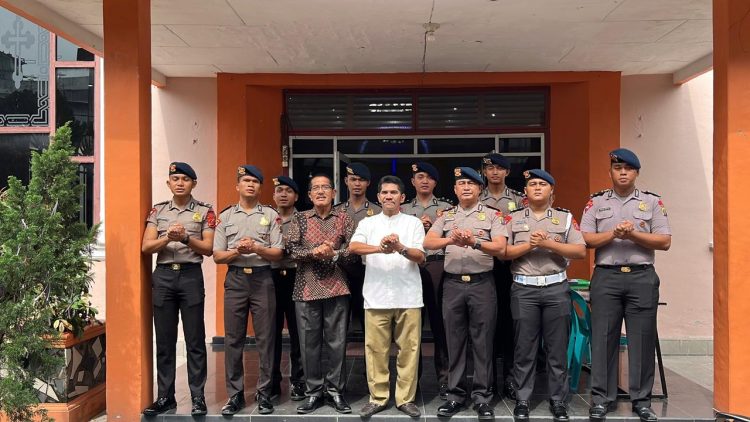 Minggu Kasih, Brimob Sumut Hadir Membangun Kedamaian Dan Mempererat Kebersamaan Dengan Masyarakat Minggu Kasih, Brimob Sumut Hadir Membangun Kedamaian Dan Mempererat Kebersamaan Dengan Masyarakat