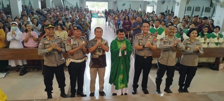Minggu Kasih, Brimob Sumut Perkuat Toleransi Dan Hadirkan Rasa Aman Di Tengah Masyarakat Minggu Kasih, Brimob Sumut Perkuat Toleransi Dan Hadirkan Rasa Aman Di Tengah Masyarakat