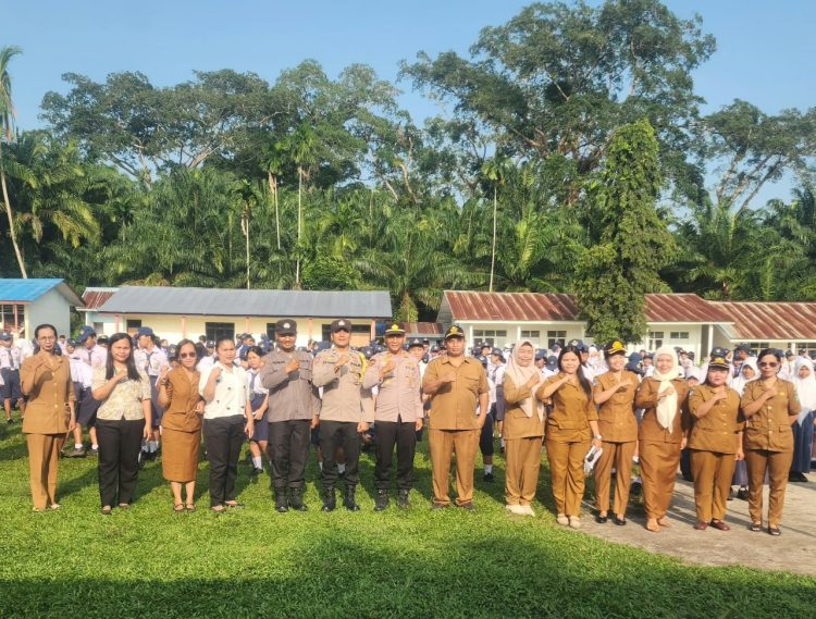 Police Goes To School, Kapolsek Silou Kahean Edukasi Pelajar Bahaya Narkoba, Bullying Hingga Balap Liar Police Goes To School, Kapolsek Silou Kahean Edukasi Pelajar Bahaya Narkoba, Bullying Hingga Balap Liar