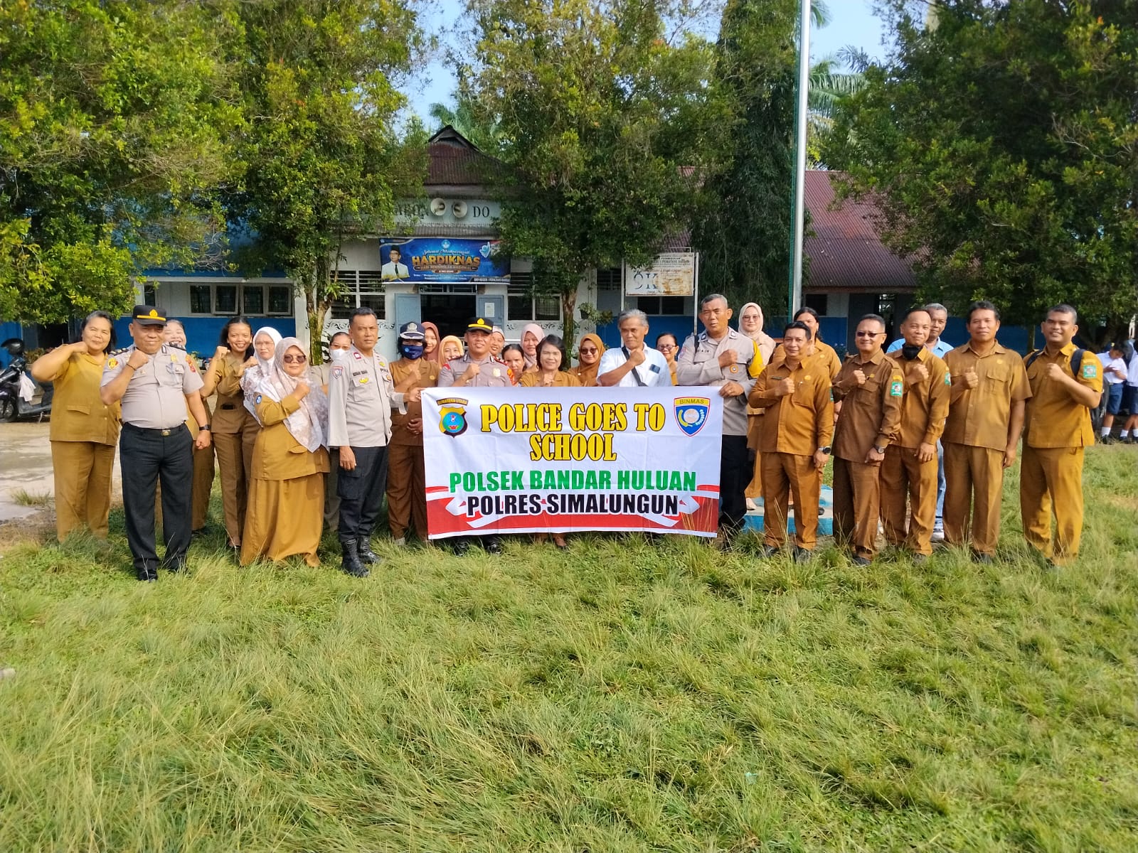 Kapolsek Bandar Huluan Edukasi Pelajar Bahaya Narkoba dan Bullying, 37 Siswa Disorot Soal Knalpot Brong Kapolsek Bandar Huluan Edukasi Pelajar Bahaya Narkoba dan Bullying, 37 Siswa Disorot Soal Knalpot Brong