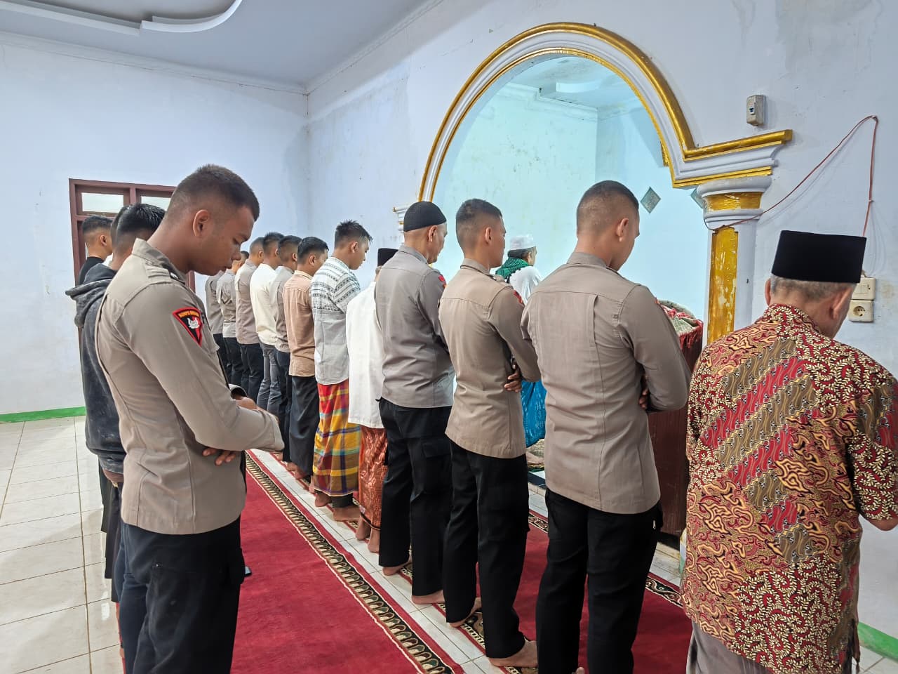 Brimob Sumut Hadir di Waktu Subuh, Ciptakan Rasa Aman dan Pererat Kedekatan dengan Masyarakat di Tapanuli Selatan