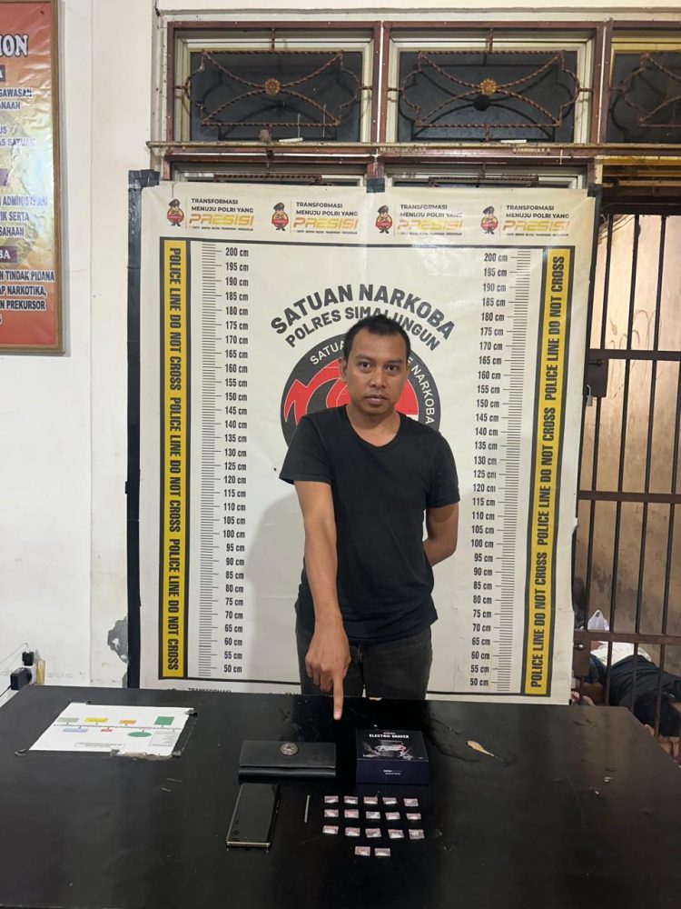 Polres Simalungun Gerebek Rumah di Tapian Dolok, Sabu 1,99 Gram Disita Polres Simalungun Gerebek Rumah di Tapian Dolok, Sabu 1,99 Gram Disita