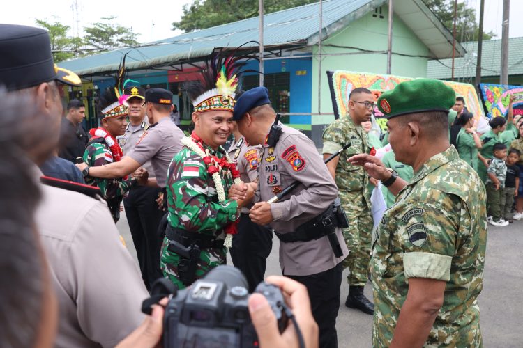 Danyon C Pelopor Sat Brimob Polda Sumut Hadiri Upacara Penyambutan Satgas Pamtas RI–PNG Yonif 123/RJW Tahun 2026 Danyon C Pelopor Sat Brimob Polda Sumut Hadiri Upacara Penyambutan Satgas Pamtas RI–PNG Yonif 123/RJW Tahun 2026