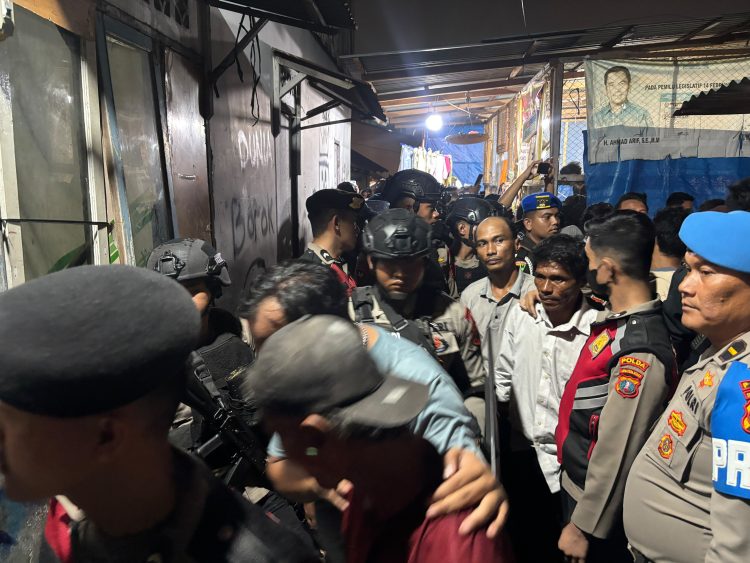 Brimob Sumut Backup Ditresnarkoba Polda Sumut, Grebek Sarang Narkoba Di Medan Area Dan 29 Orang Diamankan Brimob Sumut Backup Ditresnarkoba Polda Sumut, Grebek Sarang Narkoba Di Medan Area Dan 29 Orang Diamankan