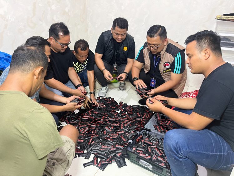Satresnarkoba Polrestabes Medan Bongkar Gudang Penyimpanan 1.152 Vape Narkoba Berkedok Bengkel, Bandar Diciduk Satresnarkoba Polrestabes Medan Bongkar Gudang Penyimpanan 1.152 Vape Narkoba Berkedok Bengkel, Bandar Diciduk